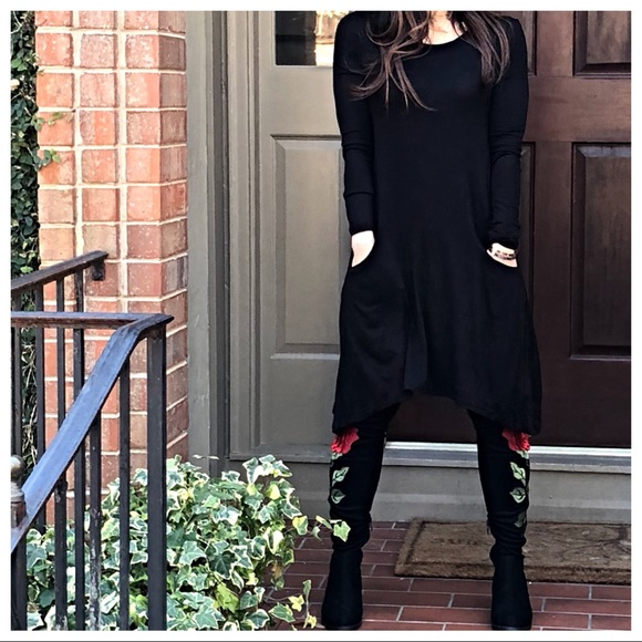 Dresses & Skirts - ✨LAST ONE ✨Asymmetrical black side pocket  dress